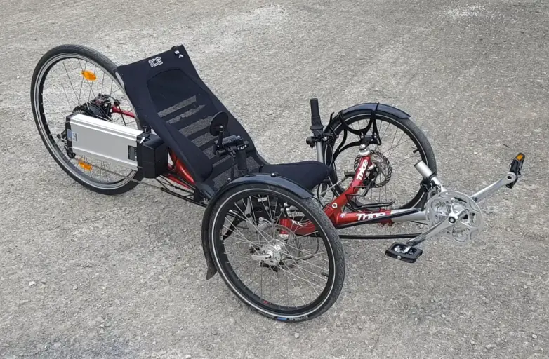 triciclo reclinato dotato di un kit di conversione bici elettrica bafang 250w