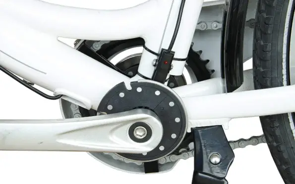 Osnovni senzor za podporo pedalov na osnovi kadence, nameščen na poceni ebike tipičen senzor za pomoč pri pedaliranju, nameščen na električno kolo