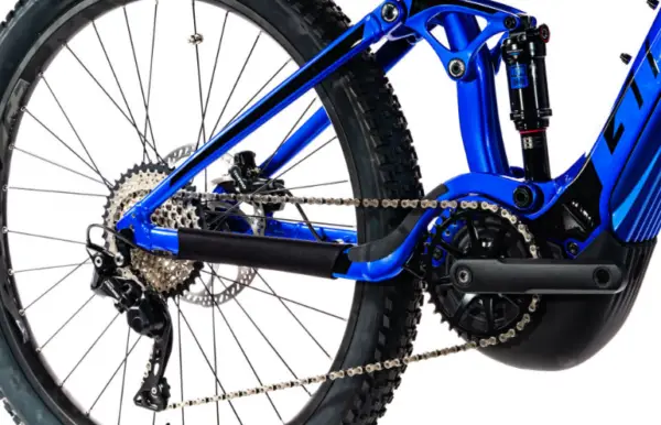 The Shimano Deore 1 x 10 gearing provides a good spread of gears for climbing giant stance e +2 shimano deore 10 speed gearing
