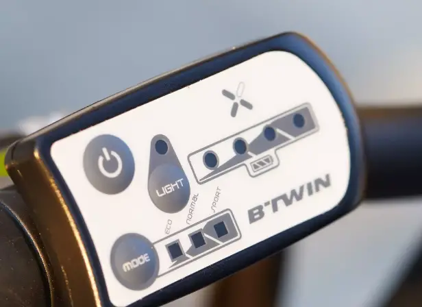 The Tilt 500 uses a basic LED control panel btwin tilt 500 led display and control panel