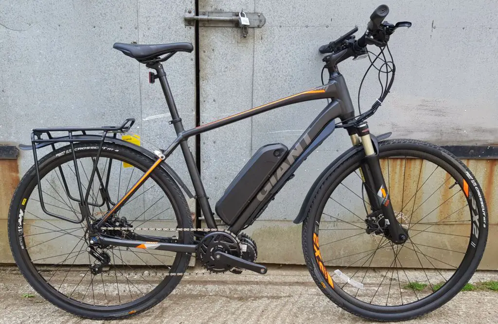 roam gigante dotato di una conversione elettrica bafang mid drive