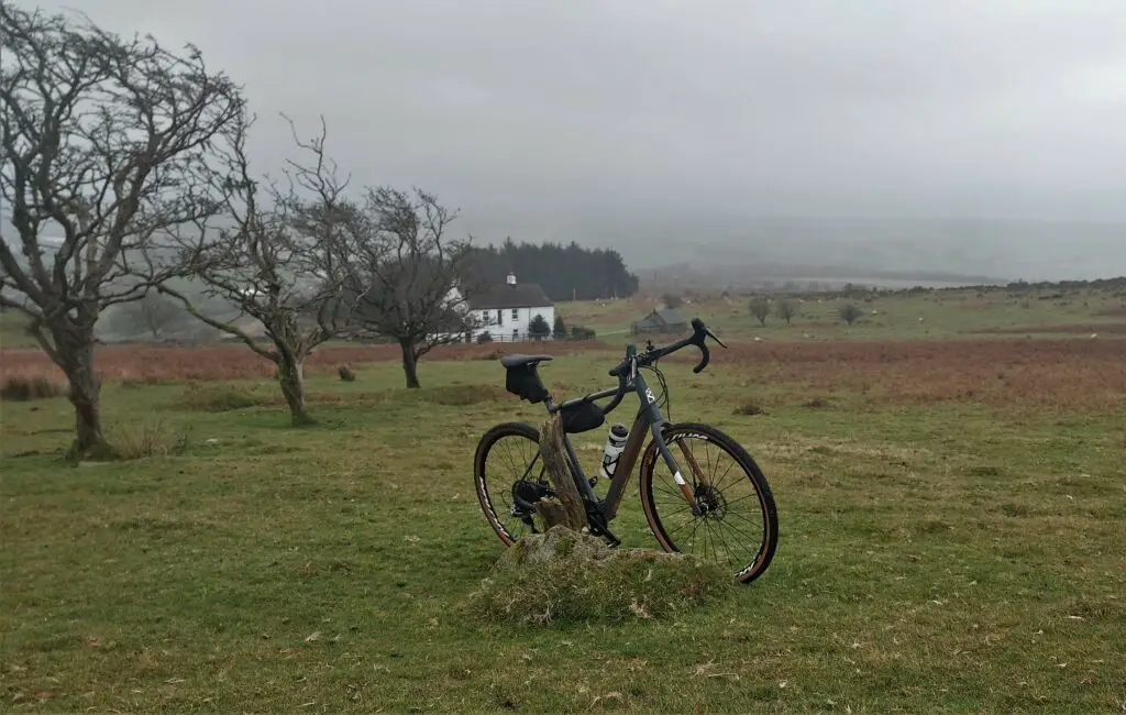 ribble cgr al e electric gravel bike on bodmin moor