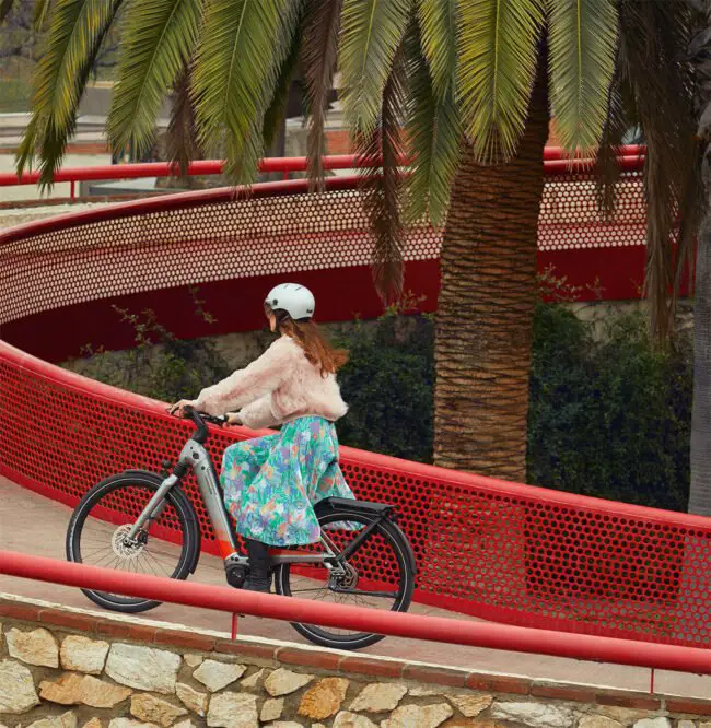 the cannondale mavaro electric bike being ridden by a lady