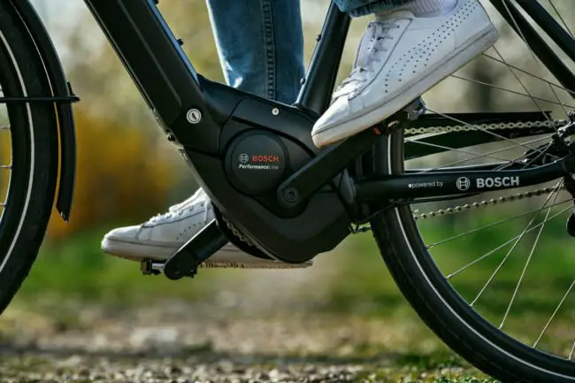 trappen met een hogere trapfrequentie voor een groter bereik van de e-bike