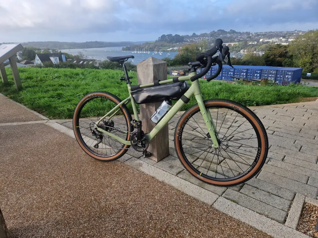 vélo électrique en gravier