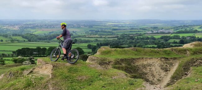 Eine Anleitung zum Fahren eines E-Bikes in Cornwall