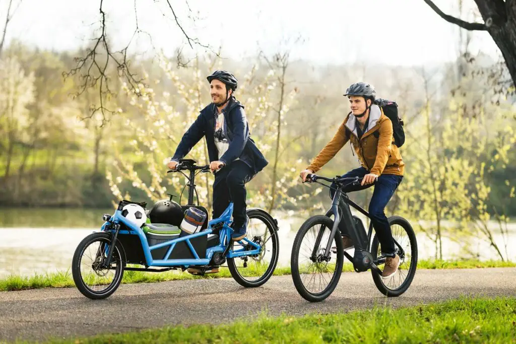 7 of the Best Electric Cargo Bikes (in 2022)