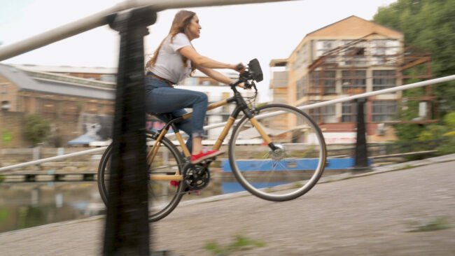 Revisión del kit de conversión de bicicleta eléctrica Swytch 6 conversión swytch montando colina arriba