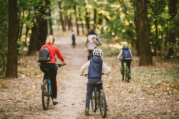 kids riding bikes off road