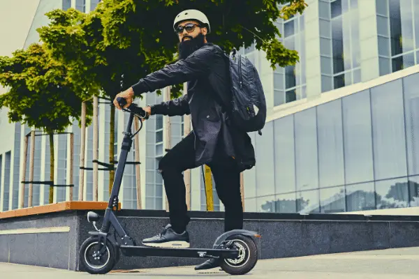 scooter électrique de banlieue