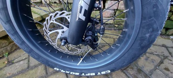 mechanical disc brakes fitted to the himo zb20 max