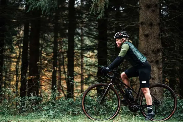 vélo de gravier électrique pour femmes