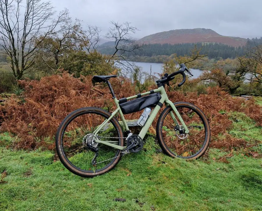 Ribble cascalho e-bike em Dartmoor Reino Unido