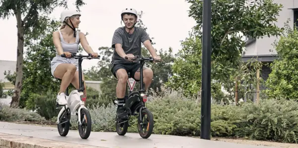DYU D3F Mini Folding E-Bike - Practical Urban Micromobility? 2 dyu 3df being ridden