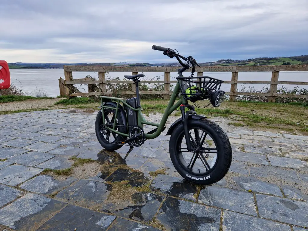 wady i zalety rowerów elektrycznych z grubymi oponami