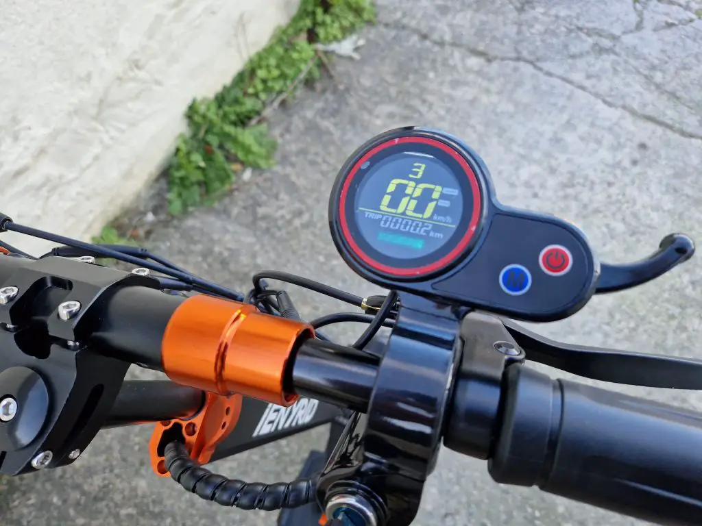 iEnyrid M4 Pro S: Great Budget Option for Commuters 6 ienyrid e-scooter display