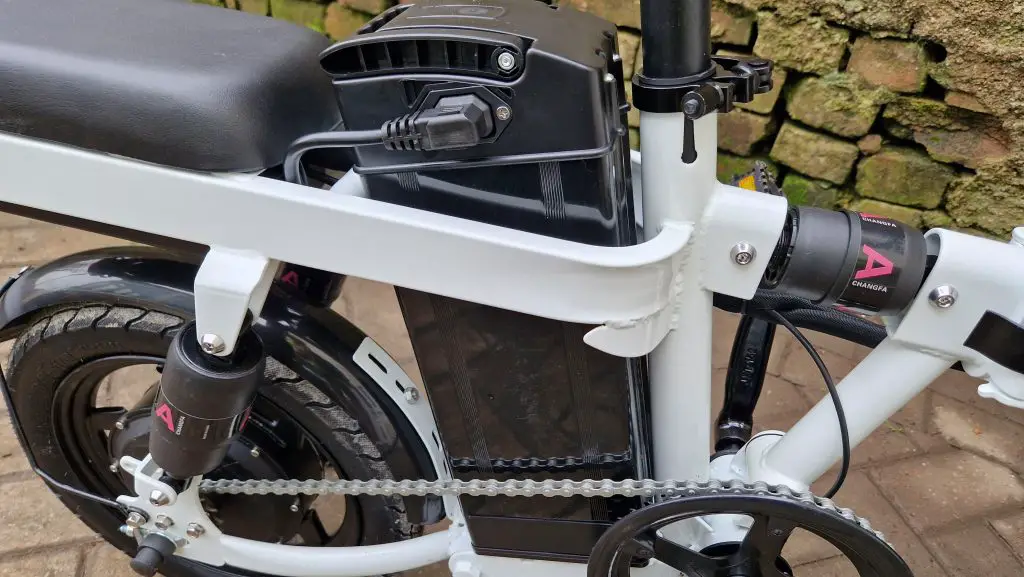 Engwe T14 Review: Affordable Commuting Option? 6 engwe t14 battery