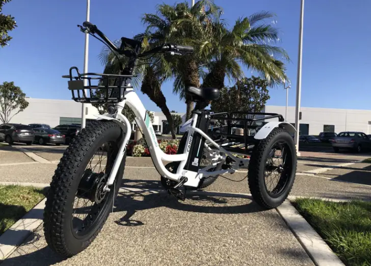 tricycle électrique caddie emoji