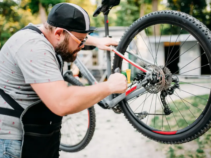 Alineación de la pinza de freno de una bicicleta eléctrica