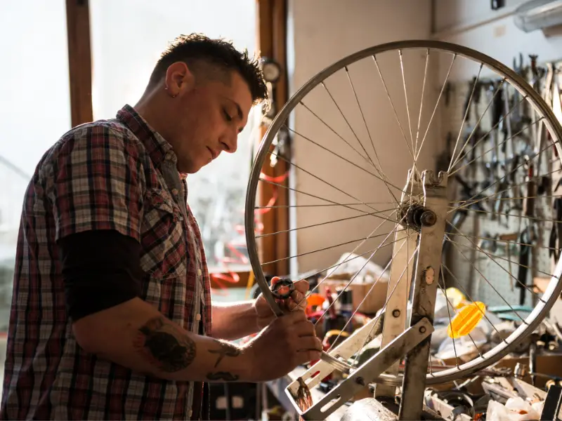 redresser une roue de vélo