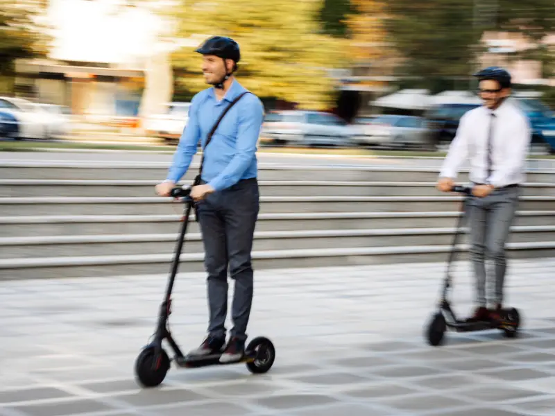 e-skūteris pret e-velosipēdu