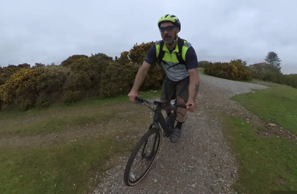 riding the fiido c21 e-gravel off-road on gravel