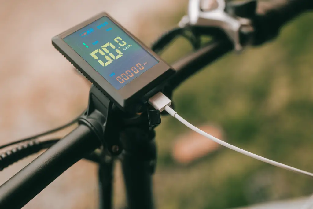 PVY Z20 Plus: New Folding E-Bike Launches on Indiegogo 3 pvy z20 plus display